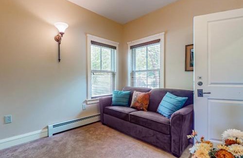 Proctorsville House | A1 at Castle Hill - Apartment