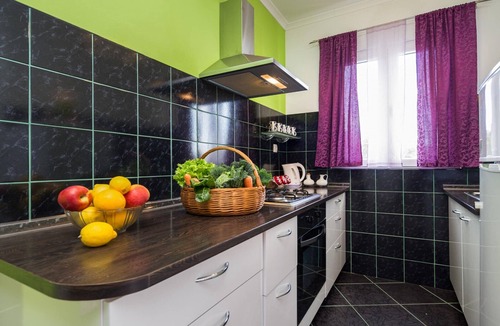 Vinisce Apartment | A1 modern Apt With Big Garden And Terrace With Sea View, 80m From Beach
