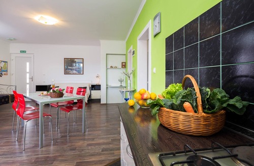 Vinisce Apartment | A1 modern Apt With Big Garden And Terrace With Sea View, 80m From Beach