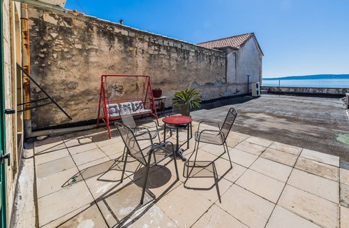 Kastel Novi Apartment | A1 - spacious apt on the seafront with terrace