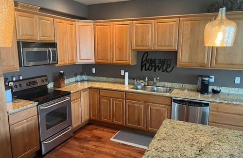 Quincy House | A20-Golf Course River View Unit Sunserra near pool Gorge shuttle book separately