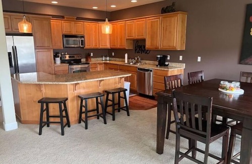 Quincy House | A20-Golf Course River View Unit Sunserra near pool Gorge shuttle book separately