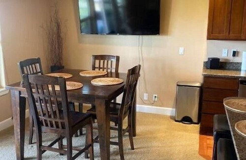 Quincy House | A28 condo by large pool/shuttle