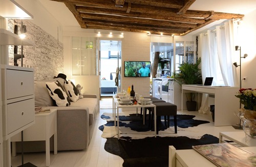 3rd Arrondissement Apartment | A4G Under the stars