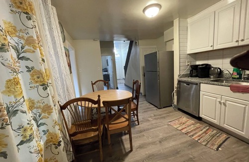 Brewerytown House | AA1 Near art museum. 1 bedroom shared house bathroom , kitchen