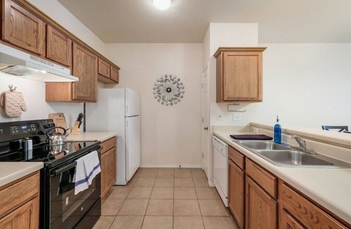 Medical Center District Condo | AA2 20% OFF 2BR Apt Fast WiFi 4-mins to Medical Center Pet-friendly