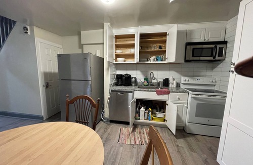 Brewerytown House | AA3 Near Art museum , 1 bedroom 1 bathroom shared house, kitchen