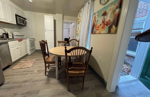 Brewerytown House | AA3 Near Art museum , 1 bedroom 1 bathroom shared house, kitchen