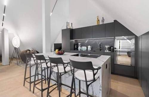 Old Town Apartment | AAA Luxury Comfort Rooftop Free Parking AC Fully Equipped