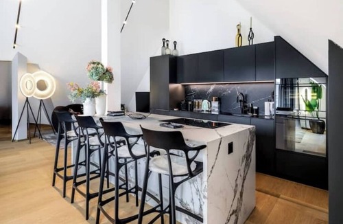 Old Town Apartment | AAA Luxury Comfort Rooftop Free Parking AC Fully Equipped