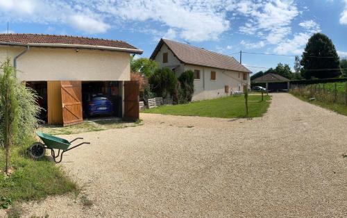 Faverges-de-la-Tour Apartment | Aaah la campagne. . .