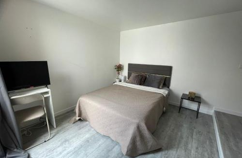 Melun Apartment | AALKOM Home&Stay