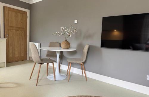 Bilston Apartment | Aaron Glen Guest Apartments