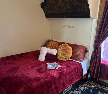 Downtown Niagara Falls Bed & Breakfast | Aaron House of Niagara Falls