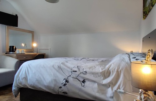 Leicester House | Aaron Lodge Guest House