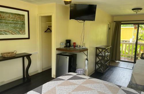 Keaukaha Hotel | Aaron’s cottage