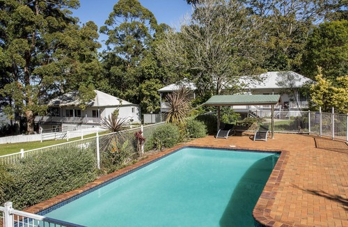 Mount Tamborine Hotel | Aaronlee Retreat