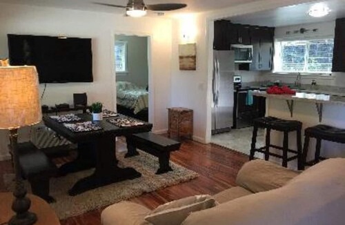 Keaukaha Hotel | Aarons Cottage