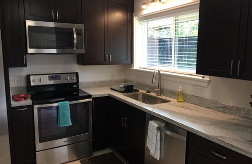 Keaukaha Hotel | Aarons Cottage