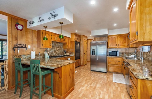 Glencoe Cabin | Aarovan- Pet Friendly, game room