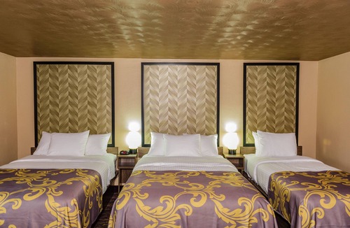 Niagara Falls Hotel | AArya Hotel By Niagara Fashion Outlets