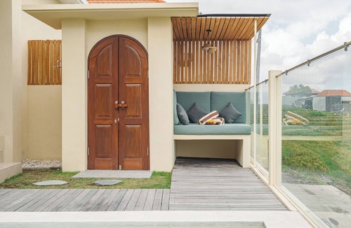 Pererenan House | Aaya - 8 Min To Beach, Radiant Villa w/Rice Field & Sunset Views