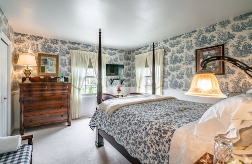 Historic Old Town Bed & Breakfast | Abacot Hall Bed & Breakfast