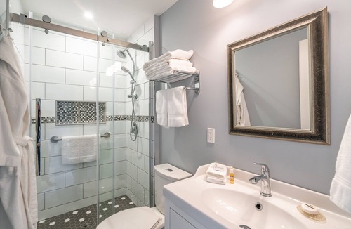 Historic Old Town Bed & Breakfast | Abacot Hall Bed & Breakfast