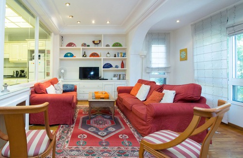 Extramurs Apartment | "ABASTOS" Luxury 3 bedroom Apart. Perfect for families. WIFI