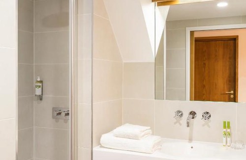 Asnieres-sur-Oise Hotel | Abbaye de Royaumont