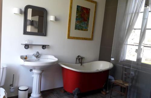 Thauron Bed & Breakfast | Abbaye du Palais