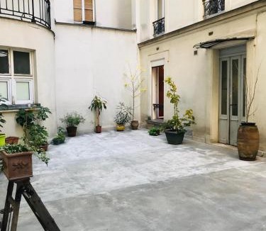 Montmartre Apartment | Abbesses Montmartre Apartment