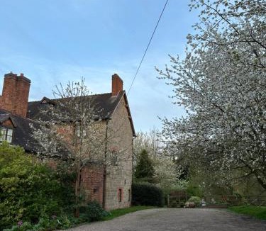 Grendon Bed & Breakfast | Abbey Farm Bed And Breakfast