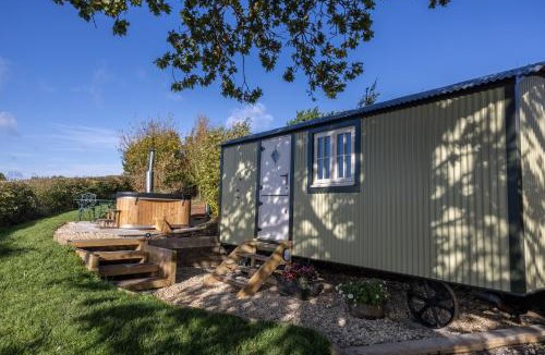 Thame House | Abbey Farm Glamping & Cottage
