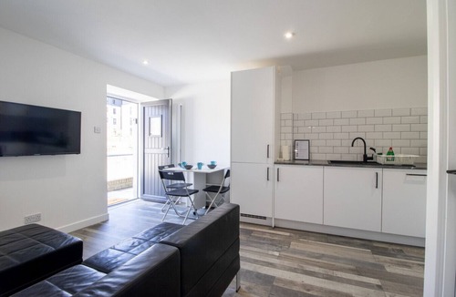 Paisley House | Abbey House Apartment B