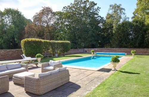 Saffron Walden House | Abbey House by Group Retreats