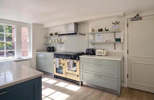 Saffron Walden House | Abbey House by Group Retreats