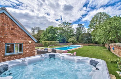 Saffron Walden House | Abbey House by Group Retreats