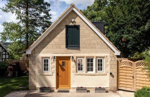 Bathampton House | Abbey Rectory - with private parking