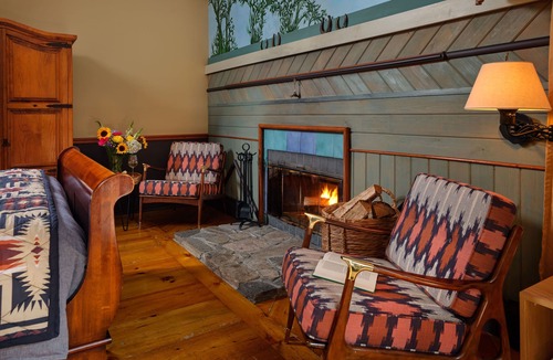 Ledyard Bed & Breakfast | Abbey's Lantern Hill Inn