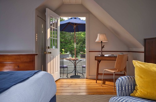Ledyard Bed & Breakfast | Abbey's Lantern Hill Inn