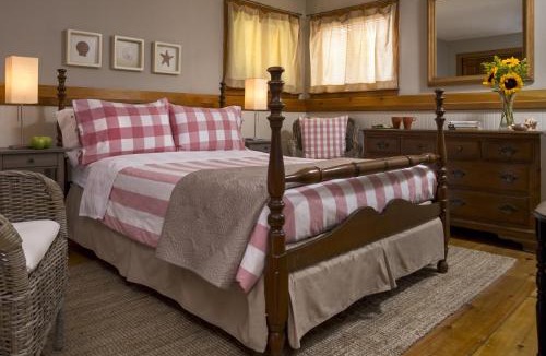 Ledyard Bed & Breakfast | Abbey's Lantern Hill Inn