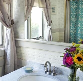 Ledyard Bed & Breakfast | Abbey's Lantern Hill Inn