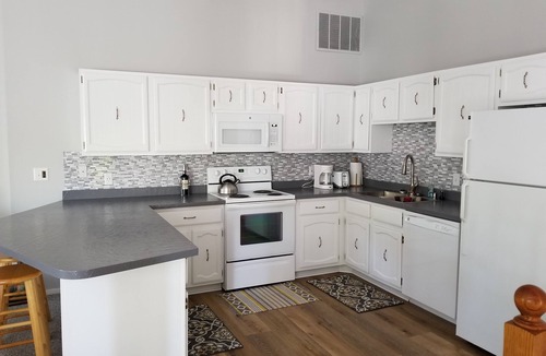Fontana Condo | Abbey Springs 2 BR/1.5 Bath Condo - Sleeps 6