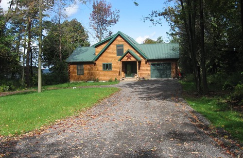 Ontario City Cabin | Abbeywood Cabin - Luxury on the lake