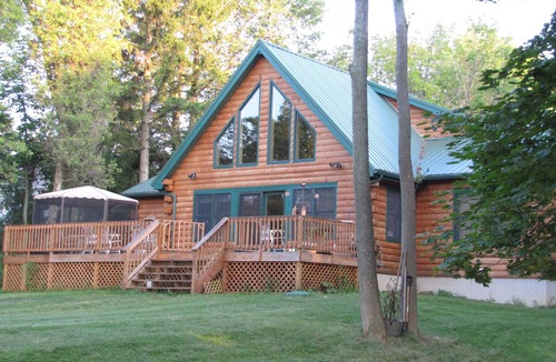Ontario City Cabin | Abbeywood Cabin - Luxury on the lake