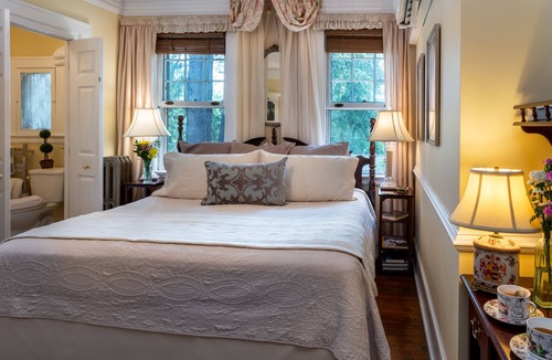 Historic Montford Bed & Breakfast | Abbington Green Bed & Breakfast Inn