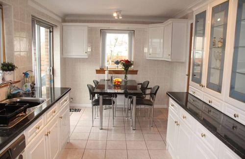 Ayr House | Abbot's House in Doonfoot