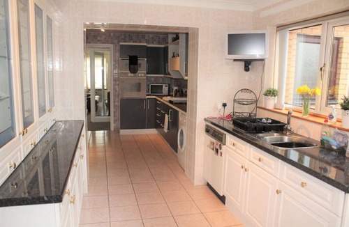 Ayr House | Abbot's House in Doonfoot