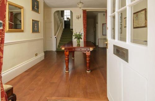 Honiton House | Abbots Manor